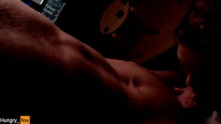 Горячая нимфа исполняет виртуозный минет от первого лица