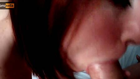 Русская парочка поделилась снятым любительским порно от первого лица