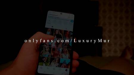 Русская краля делает приятно парню пухлыми губками