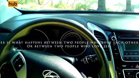 Машка в желтом платье захотела секса на природе у автомобиля