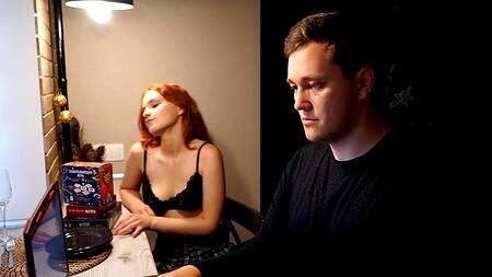 Рыжая нимфа отдалась на против куколда и проглотила порцию спермы