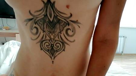 Опытный пихарь жарит сучку снимая улетное порно от первого лица