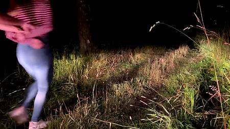 Хуястый кобель остановил автомобиль и отодрал в рот девушку