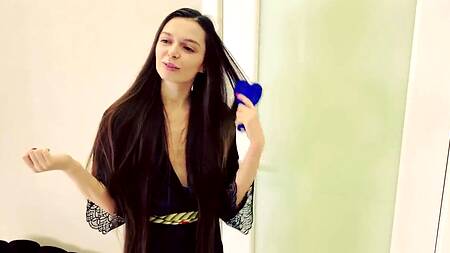 Пообщалась и согласилась отдаться парню с огромным членом