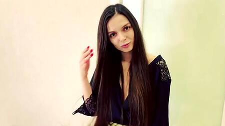 Пообщалась и согласилась отдаться парню с огромным членом