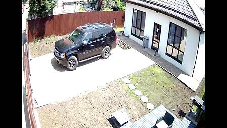 Вернувшийся супруг увидел как его жена сосет хуй на заднем дворе