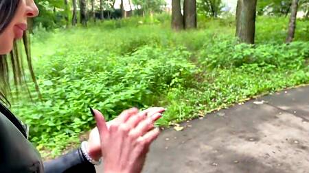 Запикапил губастую телочку и страстно трахнул на балконе подъезда