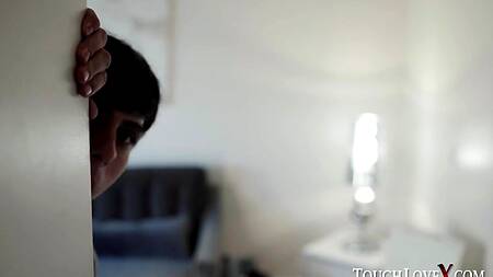 Пышногрудая милфа соблазнила на секс священника в черной рясе