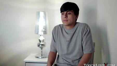 Пышногрудая милфа соблазнила на секс священника в черной рясе