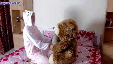 Няшная куколка проснулась на члене подкатившего сзади ухажера