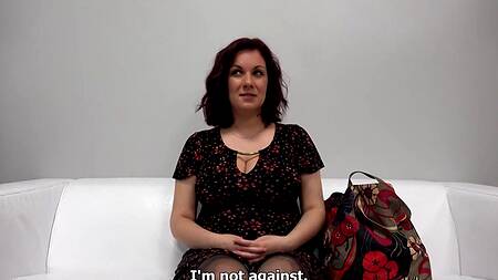 Сисястая милфа пришла на кастинг и показала на что способна в порно