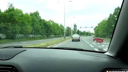 Запикапил у дороги шлюху и страстно отодрал на улице возле авто