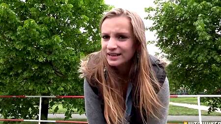 Запикапил у дороги шлюху и страстно отодрал на улице возле авто