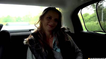 Запикапил у дороги шлюху и страстно отодрал на улице возле авто