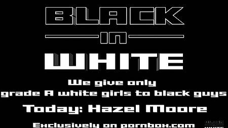 Мускулистые негры жестко ебут с двух сторон телочку во все щели