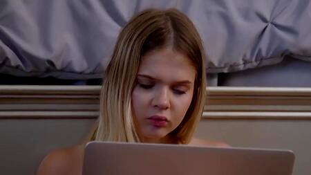 Зрелая учительница преподала урок секса очень молодой парочке