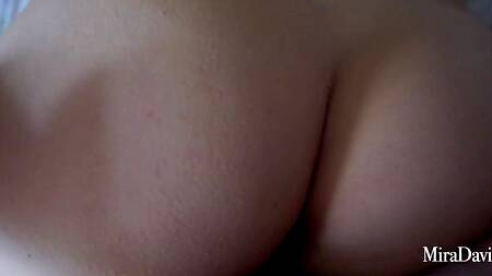 Пацан сделал девушке куни, а после медленно вошел в киску