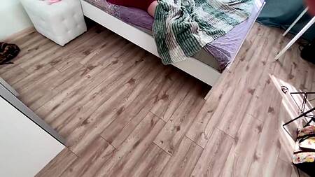 Жопастая нимфа проснулась на члене парня и этому обрадовалась