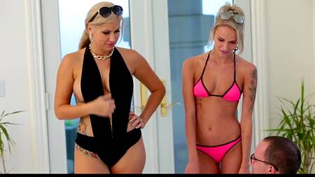 Ловелас наслаждается сексом с молодой девушкой и опытной милфой