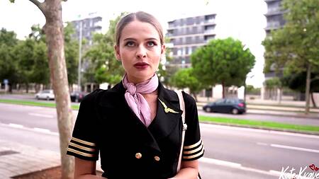 Жаждущая интима стюардесса запикапила на улице мужчину