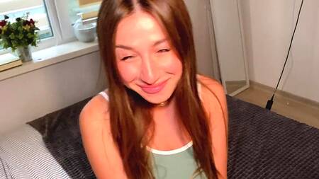 Dick For Lily показывает от первого лица на сколько она хороша в сексе