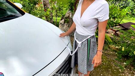 Пышногрудая краля ублажает мужчину в постели до полного удовлетворения