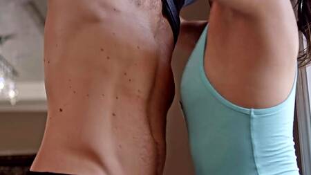 Долгий безупречный секс зрелого мужика с жопастой телочкой