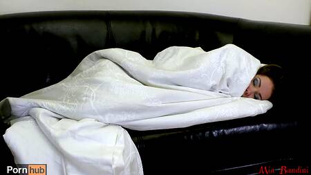 Качок жестко насилует голубоглазую связанную девушку