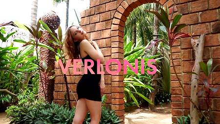 Рыжеволосая модель после фотоссесии запрыгнула на хуй