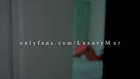 Красивая русская телка показывает от первого лица как классно трахается