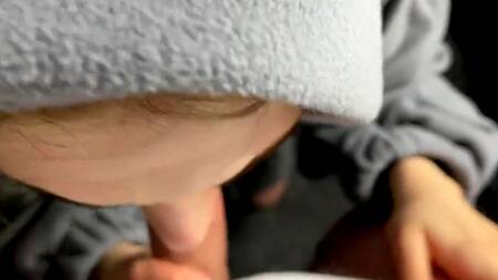 Русская дочурка отдалась отцу и попросила кончить ей в ротик