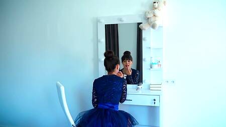 Смазал сучке задницу и испытал кайф от анального секса