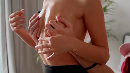 Худенькая блонда отдалась бойфренду перед веб-камерой