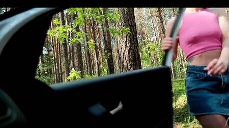 Запикапил в лесу молодую шлюху и страстно отымел в автомобиле