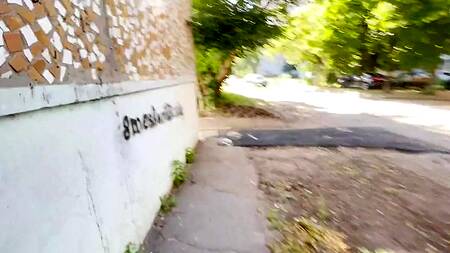 Подгадывал за мастурбирующей сучкой и получил доступ к ее пизде