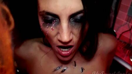 Ролевые игры с девушкой зомби и очень похотливым мужчиной