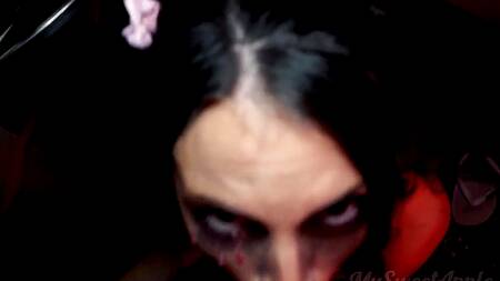 Ролевые игры с девушкой зомби и очень похотливым мужчиной