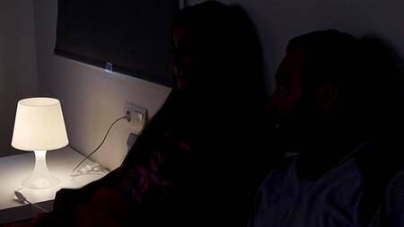 Наклонил раком блондинку и по мужски отодрал в узенький анал