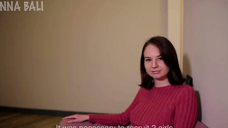 Няшная девушка согласилась поучаствовать на порно кастинге ради денег