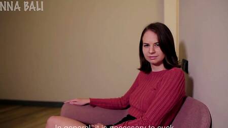 Няшная девушка согласилась поучаствовать на порно кастинге ради денег