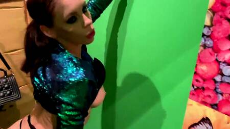 Секс в туалете с грудастой русской шлюшкой за парочку коктейлей и камшот на ее грудь