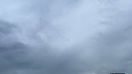 Благодарная брюнетка предлагает оттрахать ее после удачного ремонта ее тачки