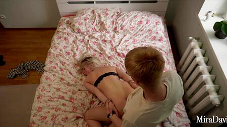 Очкарик обкончал лицо одногруппнице отличнице пока ее родителей не было дома