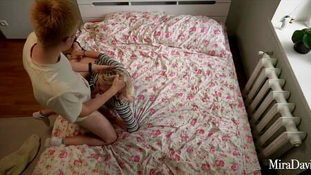 Очкарик обкончал лицо одногруппнице отличнице пока ее родителей не было дома