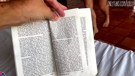 Грудастая брюнетка дрочит между больших сисек крепкий член бойфренда