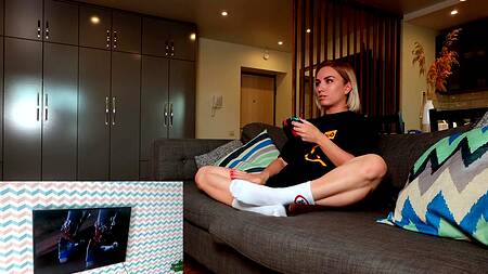 Накончал в ротик русской геймерше, знающей толк в сочном минете от первого лица