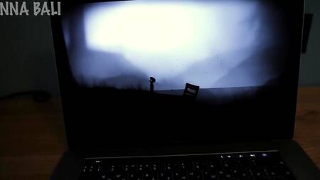 Доверил толстый член сестре нимфоманке, которая еще и потрахалась верхом