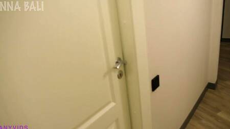 Доверил толстый член сестре нимфоманке, которая еще и потрахалась верхом