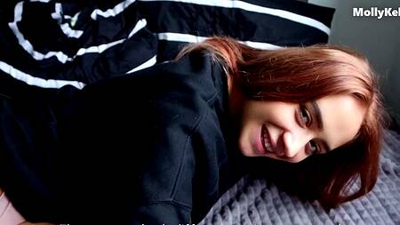 Довел до оргазма загорелую сестренку своим здоровенным членом и обкончал ее грудь