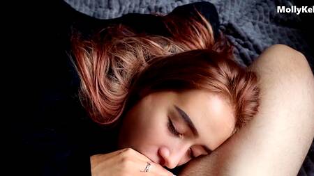 Довел до оргазма загорелую сестренку своим здоровенным членом и обкончал ее грудь